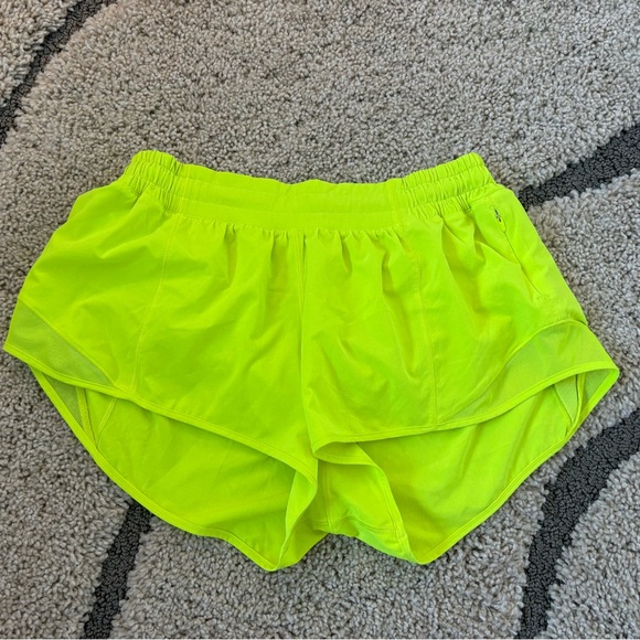 Lululemon Hotty Hot low rise shorts in the color Highlight Yellow - Picture 2 of 4